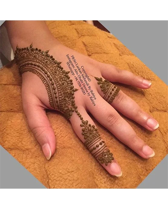 Delicate Filigree Layout Using Back Hand Mehndi Design Delicate Filigree Layout Using Back Hand Mehndi Design